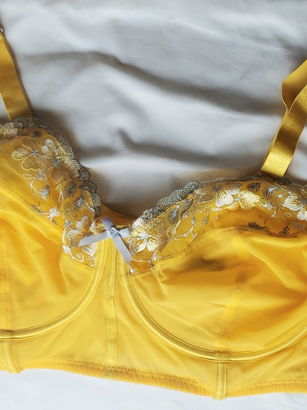 ADORE ME Yellow Lace-Trim Underwire Bra 42G And Set Of 2 Panties 1X
